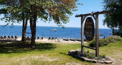 Cypress Cottage-Private Beach-Pets Welcome - Round Table Lodge, Sebago, Maine