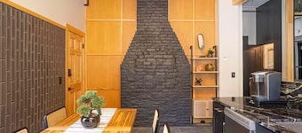 SUNNY- Nordic-Inspired Flat. Intimate & Beautiful