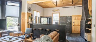 SUNNY- Nordic-Inspired Flat. Intimate & Beautiful