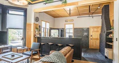 SUNNY- Nordic-Inspired Flat. Intimate & Beautiful