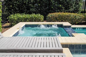 屋内プール、温水プール