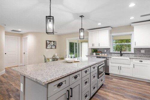 Charming Family/Pet Friendly 3-bedroom new home~WiFi and AC~near beaches & park