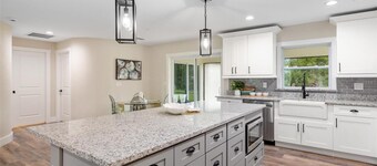 Charming Family/Pet Friendly 3-bedroom new home~WiFi and AC~near beaches & park