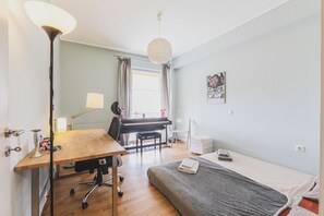 2 Schlafzimmer, Schreibtisch, Bügeleisen/Bügelbrett, WLAN