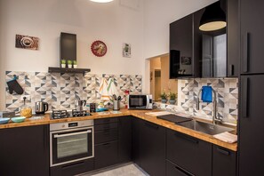 Fridge, microwave, oven, stovetop