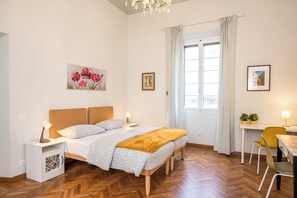 3 slaapkamers, een strijkplank/strijkijzer, gratis wifi, beddengoed