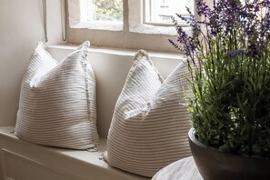 Interior - Hill View – Cosy Cottage Stay in Burford, Cotswold (Burford)