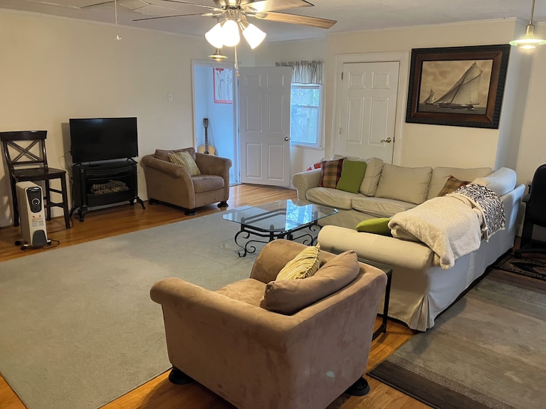 Charming 2-bedroom House In Lovely Red Bank With Wifi, Ac Sleeps Six - Red Bank, NJ