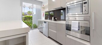 3BDRM Coastal Oasis in Magenta