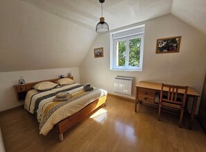 3 makuuhuonetta, silitysrauta/-lauta, vauvan matkasänky, ilmainen Wi-Fi