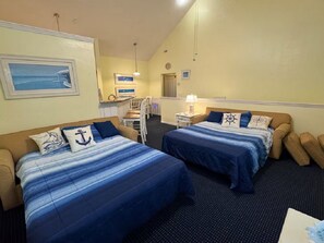 2 bedrooms, iron/ironing board, WiFi, bed sheets - ★Your Cozy 2-bedroom 2-full baths villa near Disney with free shuttle included★ (Kissimmee)