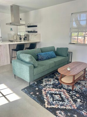 Smart TV, books, stereo - Designer Apt min. from Wynwood & Design District! (Miami)