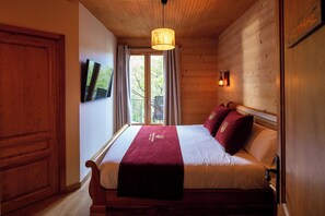 Egyptian cotton sheets, premium bedding, down duvets - LA MASIA DEL TAULAT CHAMBRES D  HOTES (Llo)