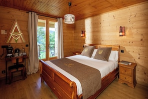 PUIGMAL DE LLO | Badrum | Dusch, duschhuvud med massagefunktion och milj övänliga toalettartiklar