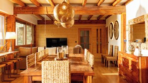 A cozy wooden interior with a dining area, a TV, and a fireplace. - LA MASIA DEL TAULAT CHAMBRES D  HOTES (Llo)