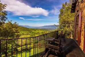 Terrace/patio - LA MASIA DEL TAULAT CHAMBRES D  HOTES (Llo)