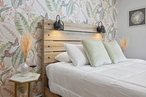 Near Ithaca!Hot Tub! LRG Home!Sleeps 14! Dogs ok!