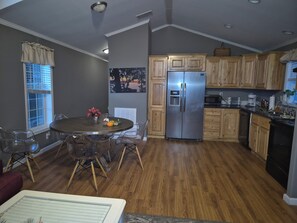 Micro-ondes, four, plaque de cuisson, lave-vaisselle