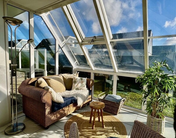 Interior detail - Comfortable Bungalow for 6 People, (Sint Maartensvlotbrug)