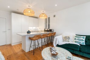 House - Azure - Sea Views Town Centre (Tenby)