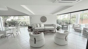 Smart TV - RECANTO ALOHA - heated pool, air-conditioned room, contemplation, comfort (N. Sra do Ó)