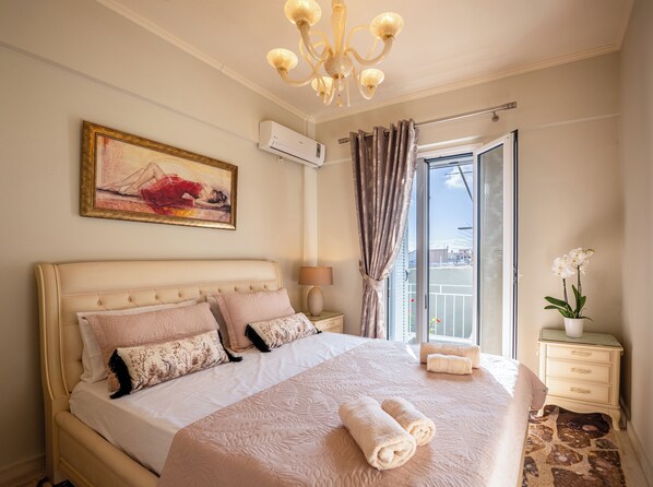 3 slaapkamers, een strijkplank/strijkijzer, reisbedje, gratis wifi