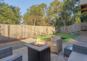 Terrace/patio - Modern Carmel Unit - Central, Big Yard & Fire Pit! (Carmel-by-the-Sea)