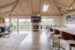 Interior - Carmel Hilltop Retreat - Views, Fire Pit, Hot Tub! (Carmel-by-the-Sea)
