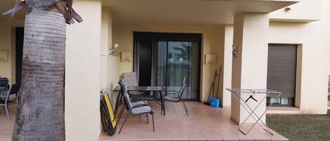 Apartment | Outdoor dining