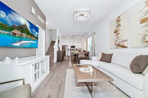 Smart TV - Family 5BR Retreat Near Disney + Pool (Davenport)