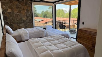 6 bedrooms, iron/ironing board, WiFi, bed sheets