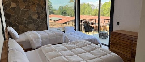 6 bedrooms, iron/ironing board, WiFi, bed sheets