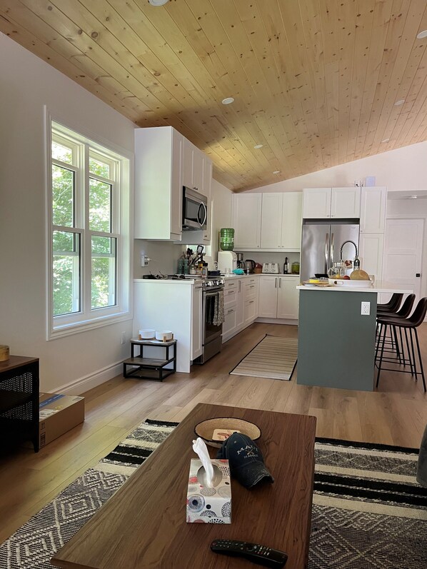 ثلاجة، ميكروويف، فرن، موقد طهي مسطح