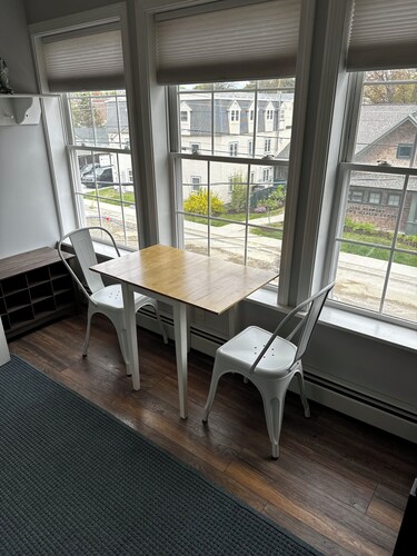 Charming 2-bedroom apartment with WiFi, AC in downtown Bar Harbor