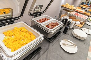 Tägliches Frühstücksbuffet gegen Gebühr