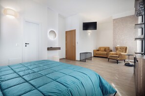Suite Junior, 1 letto queen con divano letto, non fumatori, vista giardino | Una scrivania, postazione laptop, tende oscuranti, insonorizzazione