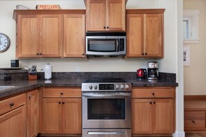 Micro-ondes, four, plaque de cuisson, lave-vaisselle