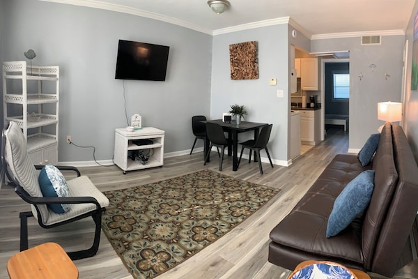 Spacious LR/DR open concept as you enter the condo