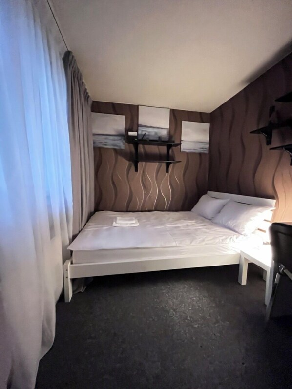 舒适单人房, 女士专用房, 公共浴室 | 办公桌、笔记本电脑工作区、熨斗/熨板、免费 WiFi