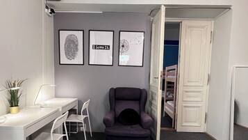 Phòng tập thể, chỉ dành cho nữ, phòng tắm dùng chung, quang cảnh sân vườn | Khu phòng khách