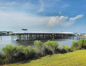 Marina - Luxury 4BR @ The Osprey, Steps To Beach, Pool, Private Boat Slip on Cotton Bayou (Orange Beach)