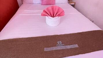 1 chambre, fer et planche Ă repasser, Wi-Fi, draps fournis