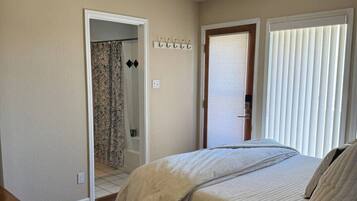 1 soverom, skrivebord, strykejern/-brett og wi-fi (inkludert)