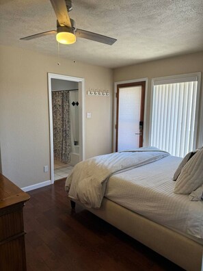 1 soverom, skrivebord, strykejern/-brett og wi-fi (inkludert)