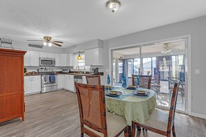 冷蔵庫、電子レンジ、オーブン、食器洗い機