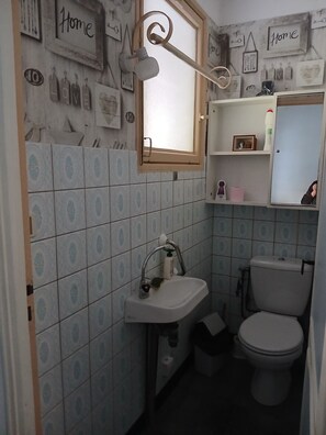 Shower, hair dryer, towels, toilet paper