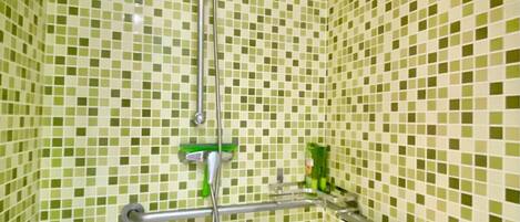 Douche, serviettes fournies