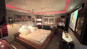 1 bedroom, in-room safe, iron/ironing board, WiFi