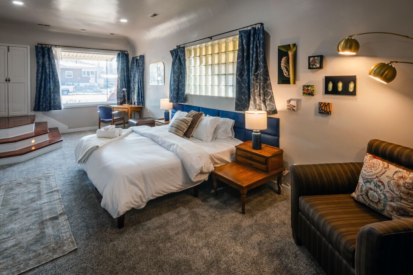 3 間睡房、書桌、熨斗/熨衫板、可攜式嬰兒床