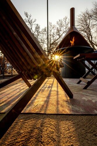 Luxurious Mid-Century-Retreat